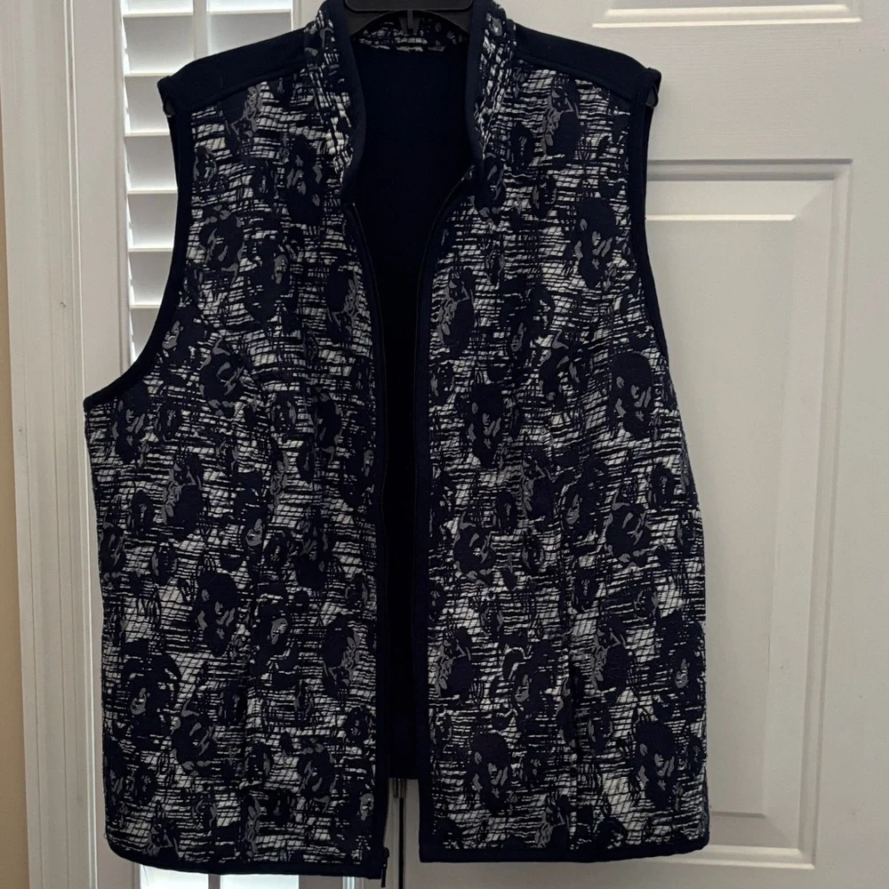 Women's Navy Patterned Vest - Picture 4 of 5